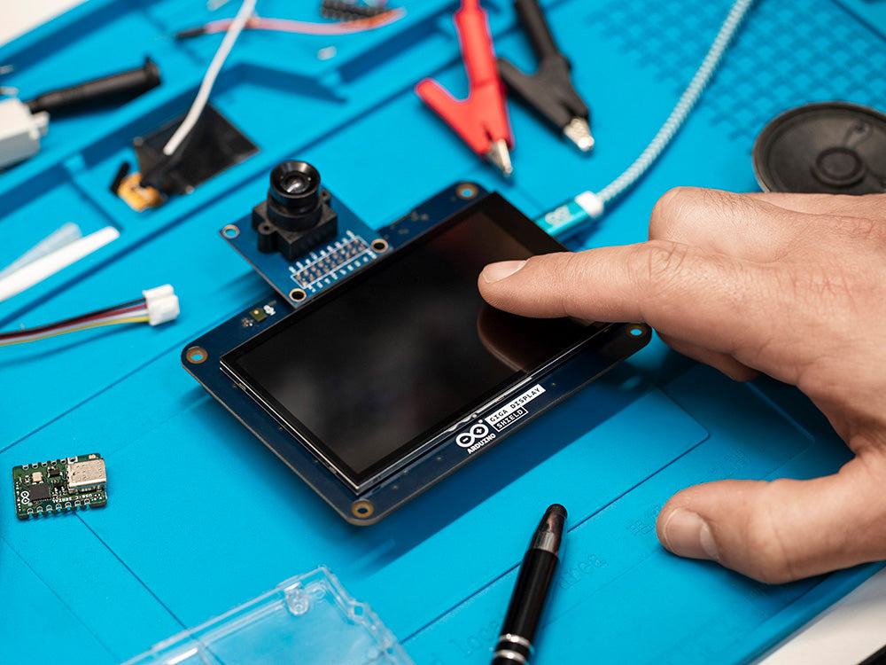 GIGA display shield